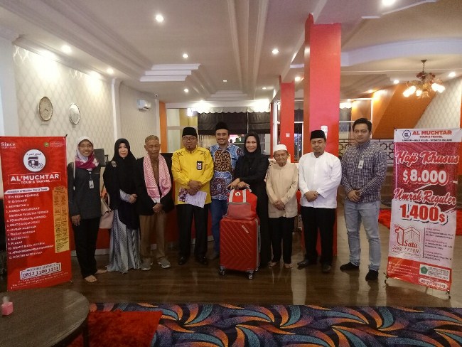 Al Muchtar Tour and Travel Tawarkan Paket Umrah 1.400 USD